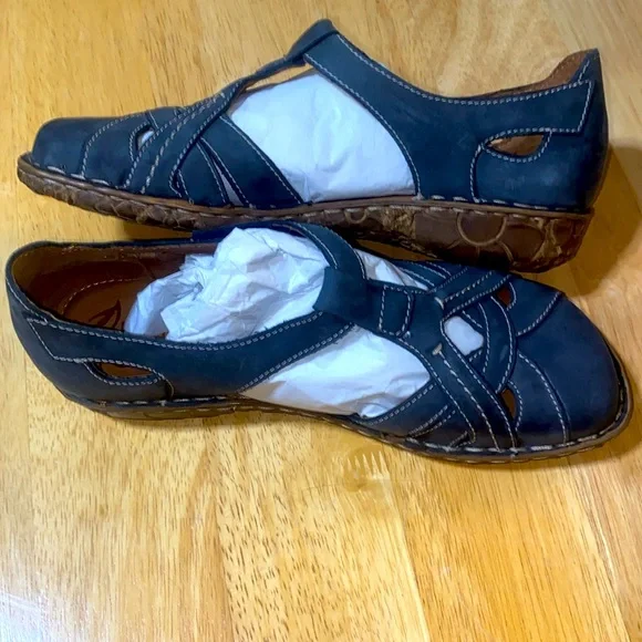 Leather Sandals - Picture 3 of 5